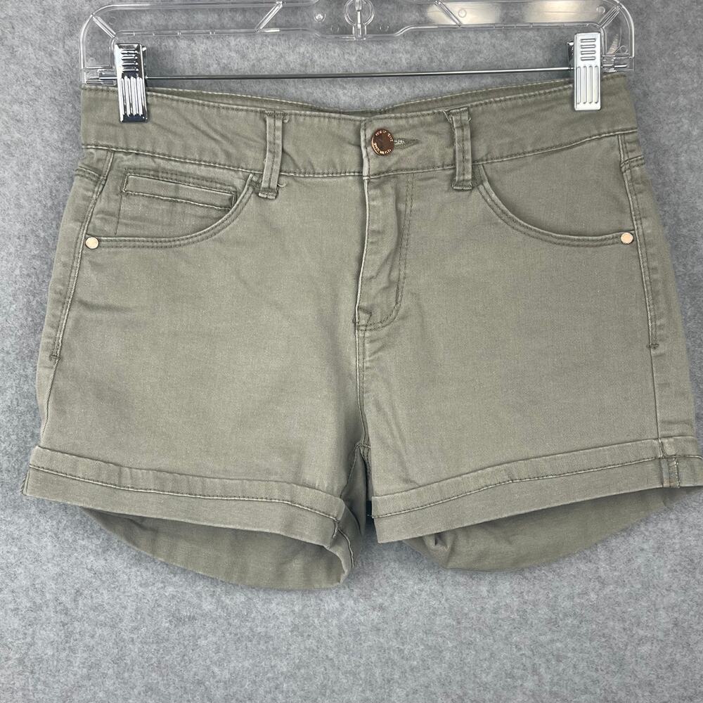 C'EST TOI Shorts Size Medium (juniors)